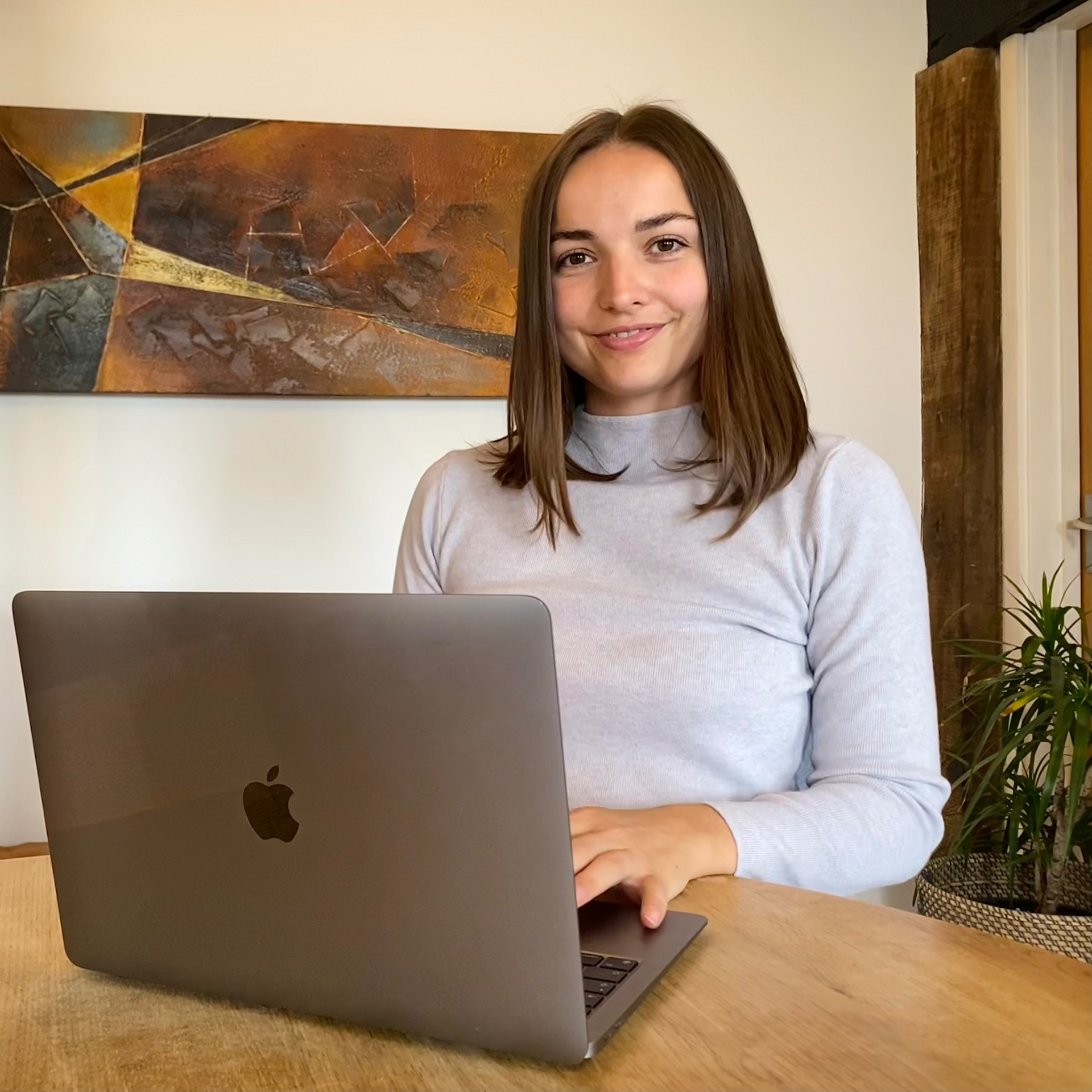 Sophie working at a calm desk